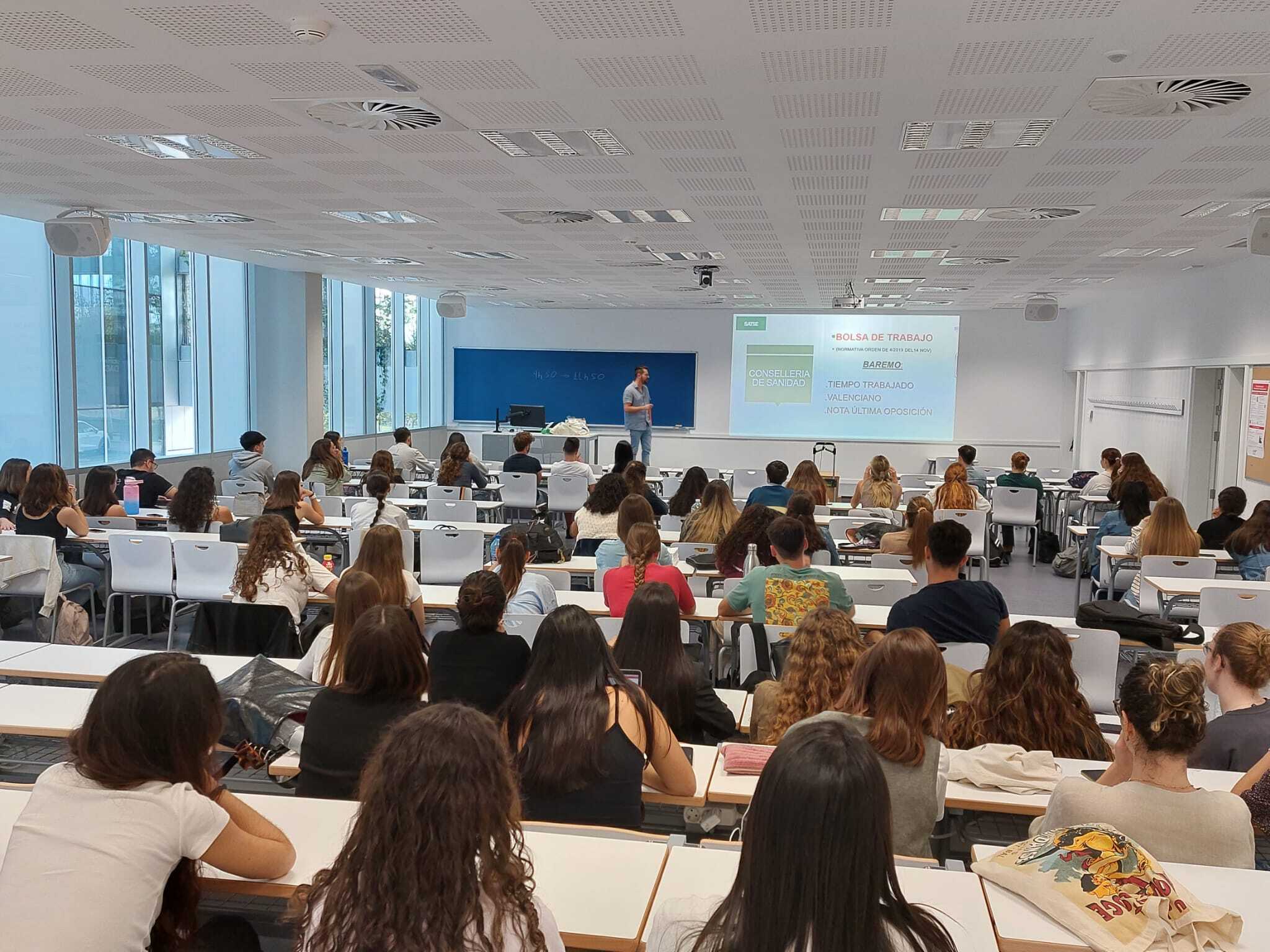 una clase de la UJI